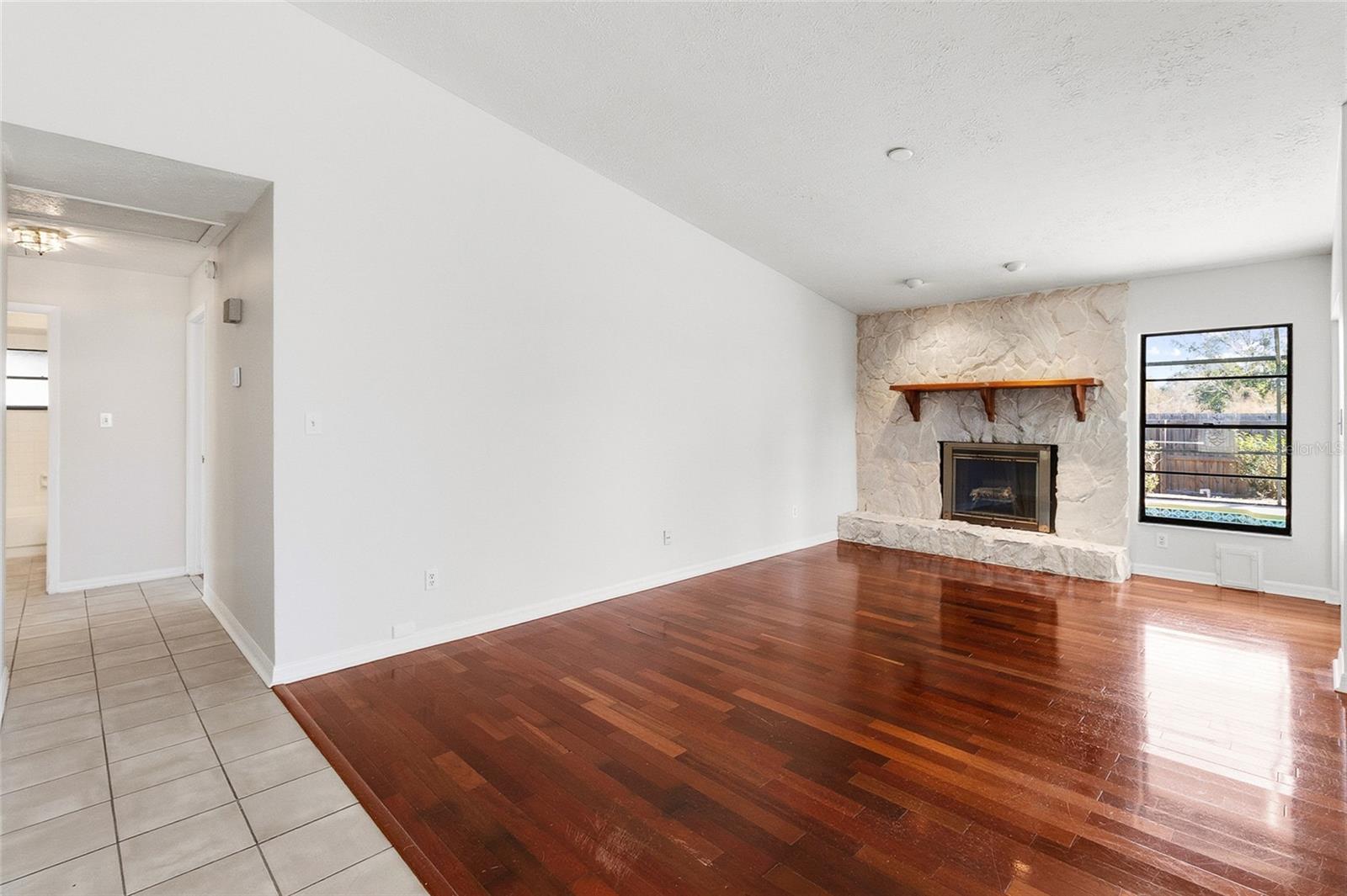 COUNTRY PLACE UNIT 3 B - Residential