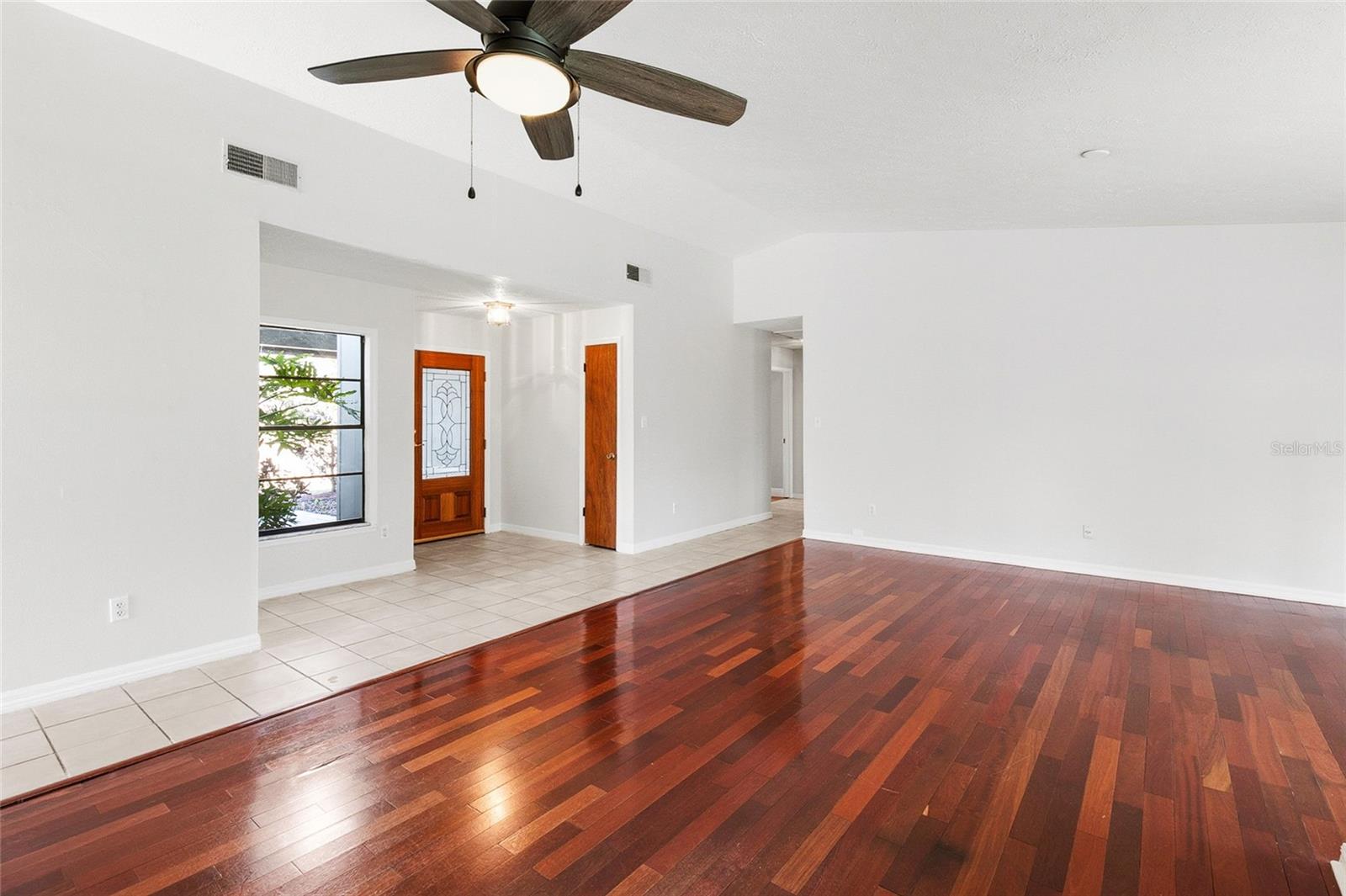 COUNTRY PLACE UNIT 3 B - Residential