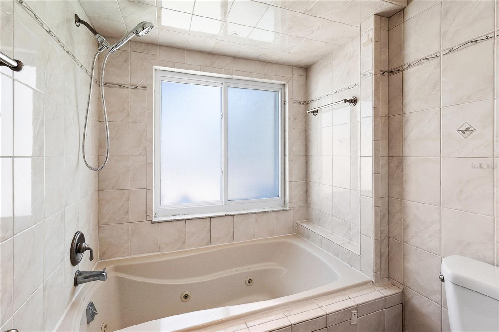 COUNTRY PLACE UNIT 3 B - Residential