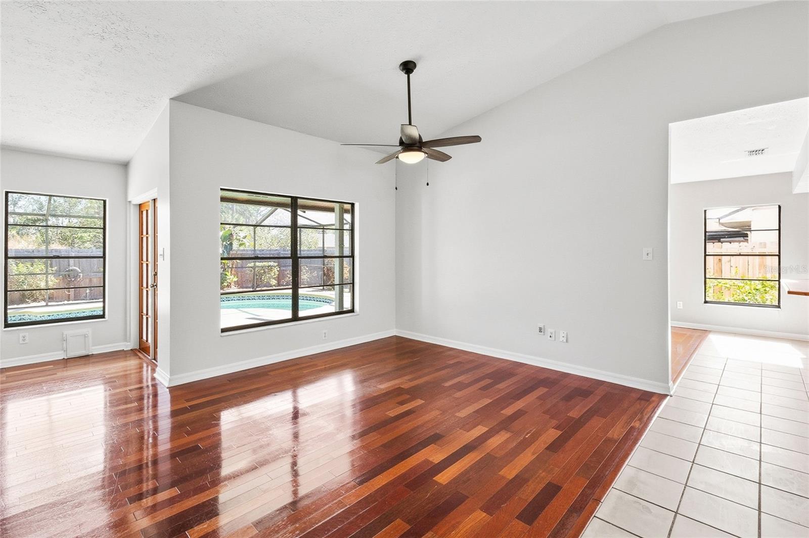 COUNTRY PLACE UNIT 3 B - Residential