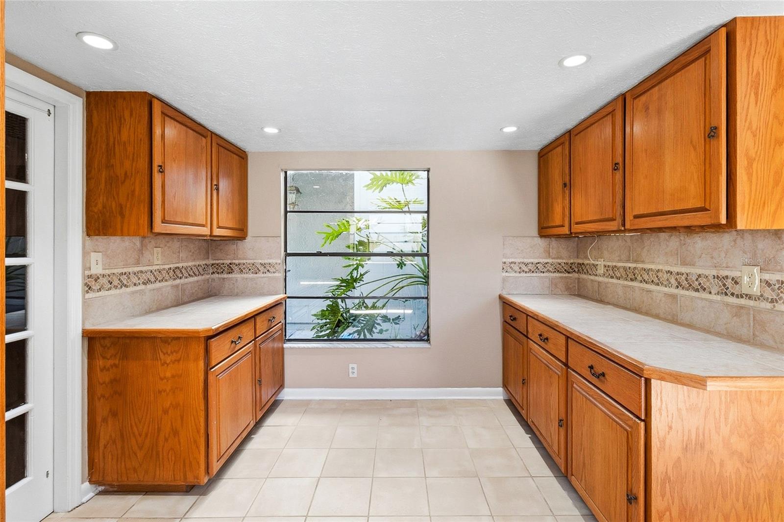 COUNTRY PLACE UNIT 3 B - Residential