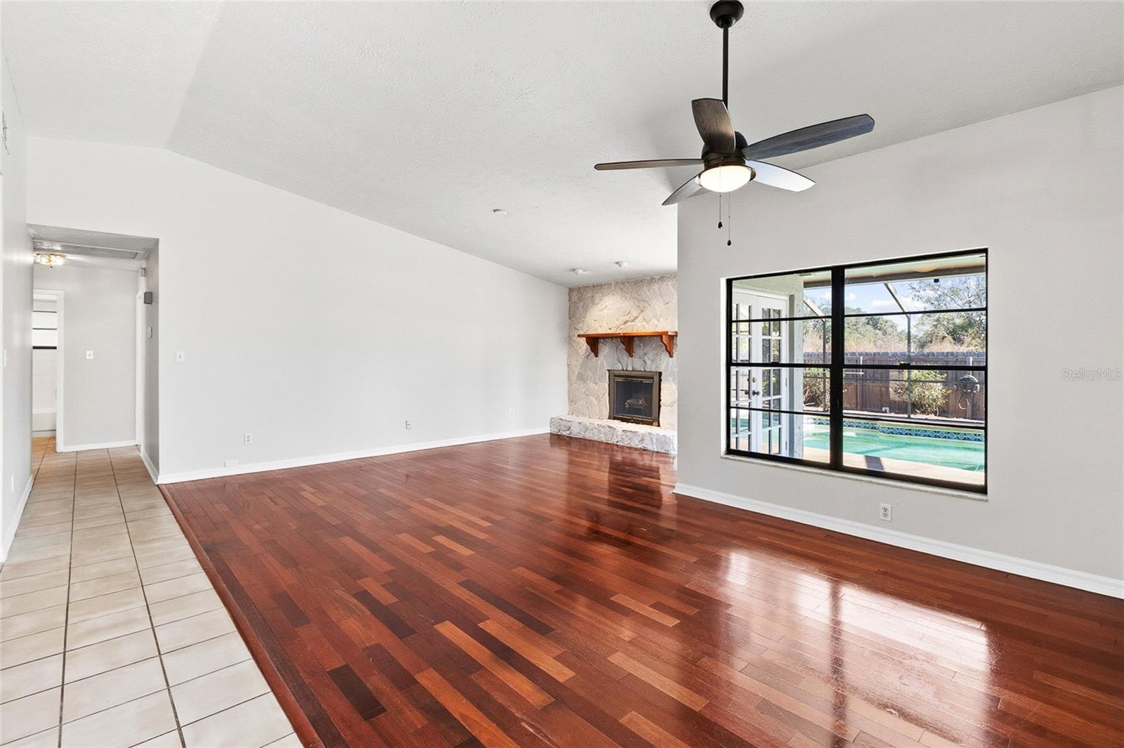 COUNTRY PLACE UNIT 3 B - Residential