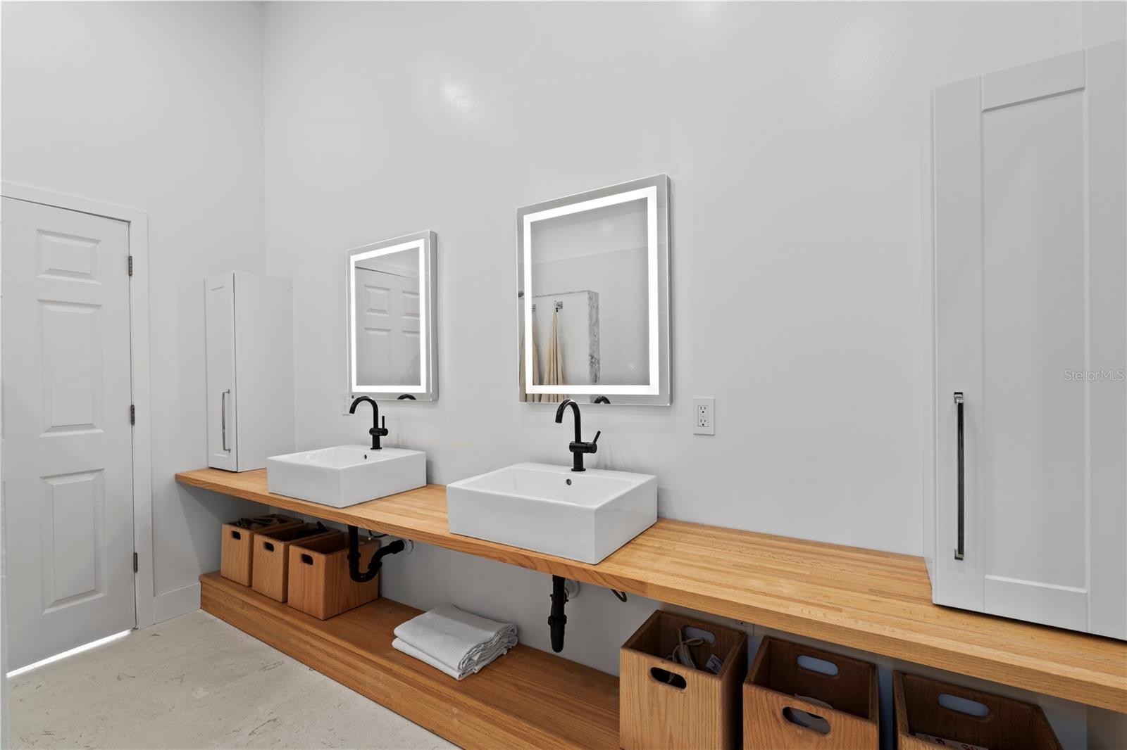 UNIVERSITY PARK COUNTRY CLUB - Residential