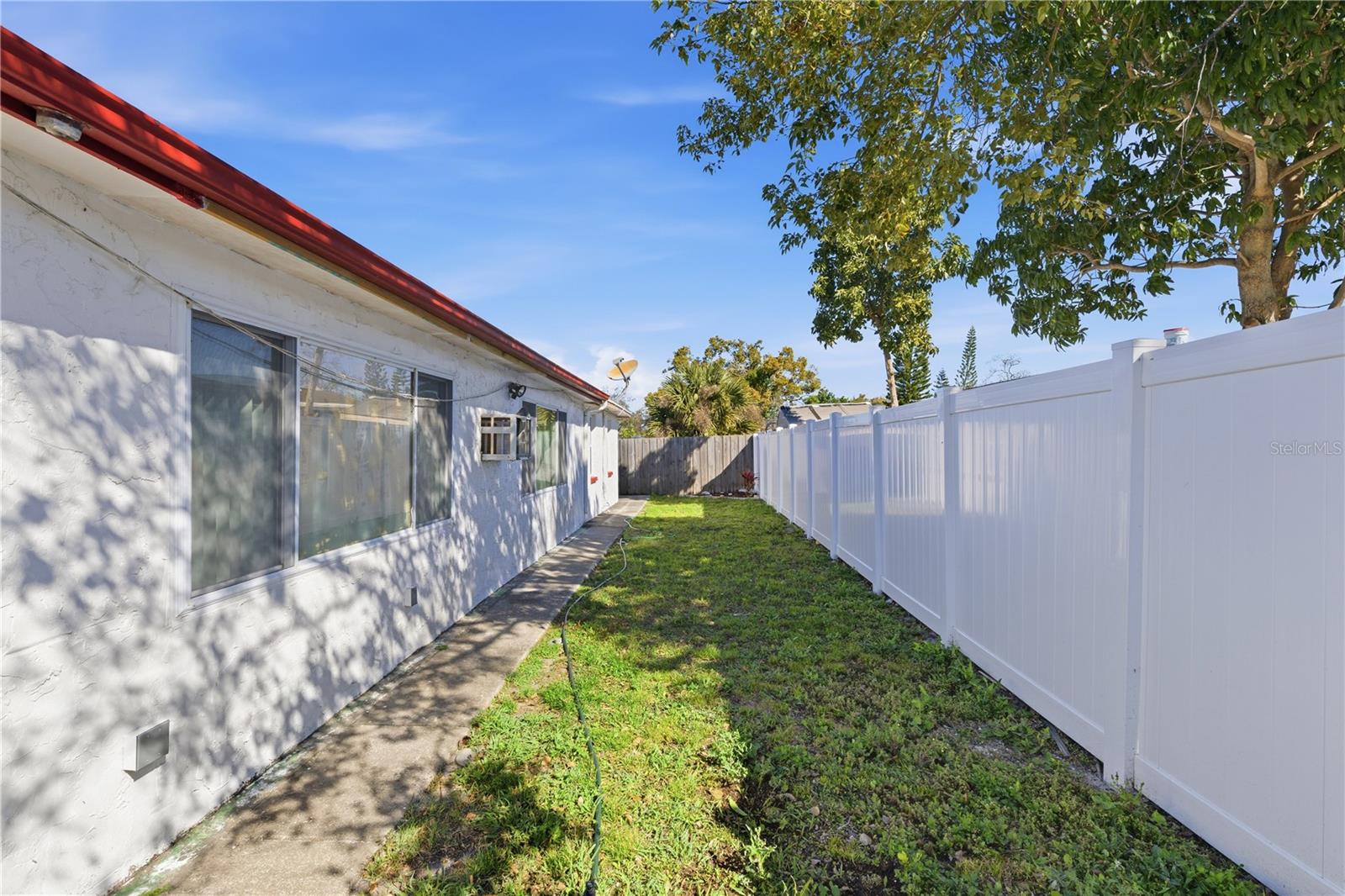 EMBASSY HILLS - Residential