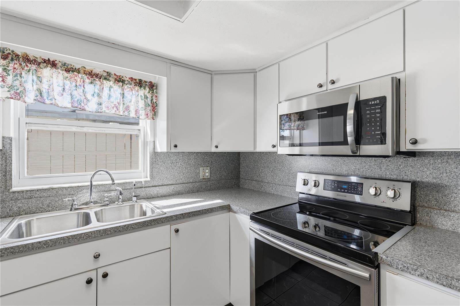 EMBASSY HILLS - Residential