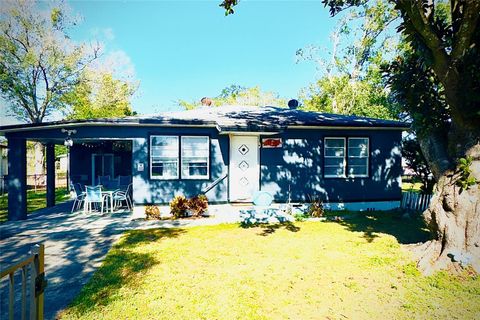 A home in AUBURNDALE