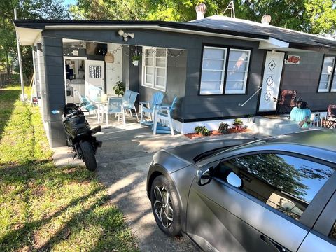 A home in AUBURNDALE