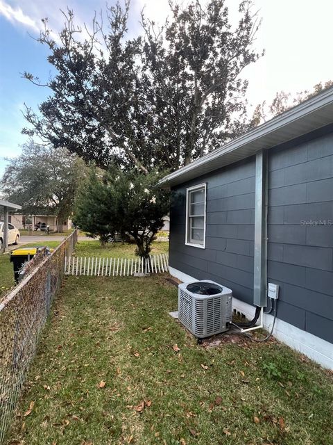 A home in AUBURNDALE