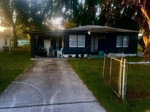 A home in AUBURNDALE