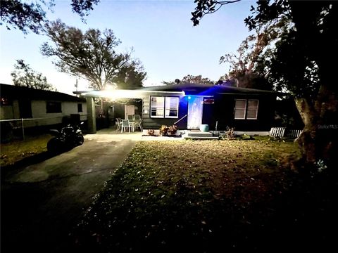 A home in AUBURNDALE