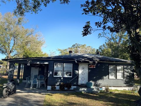 A home in AUBURNDALE