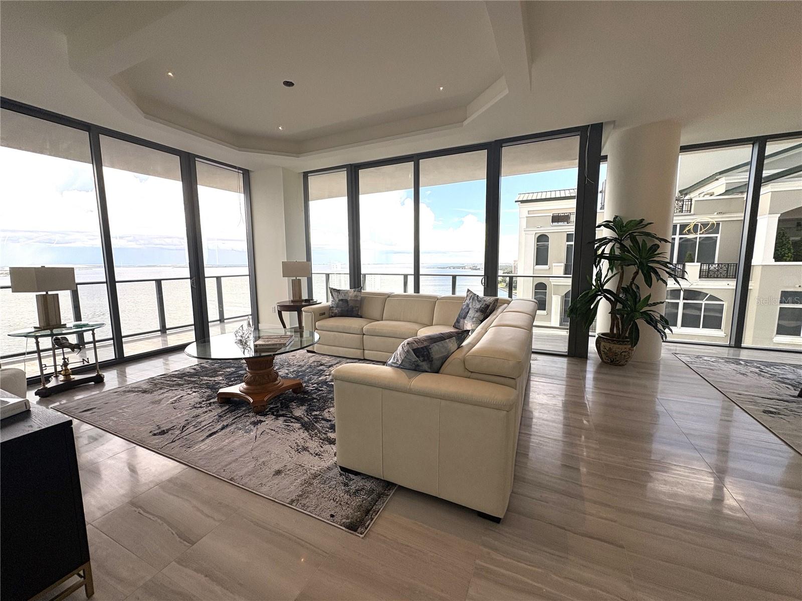 RITZ-CARLTON RESIDENCES - Residential Lease