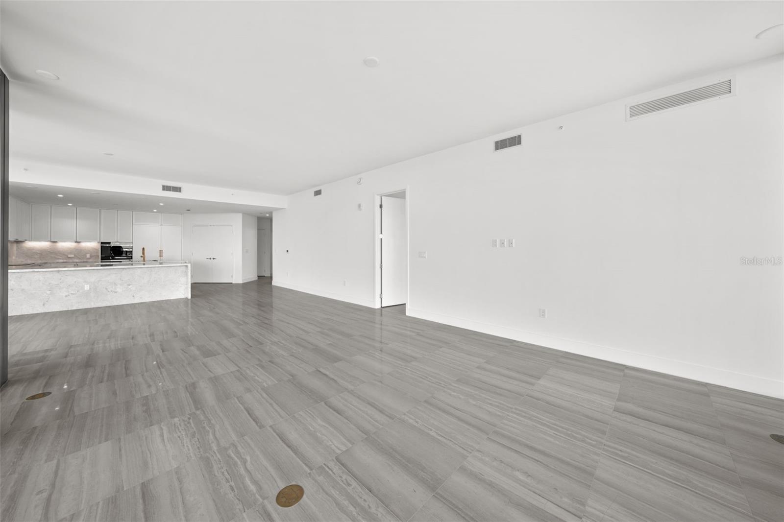 RITZ-CARLTON RESIDENCES - Residential Lease