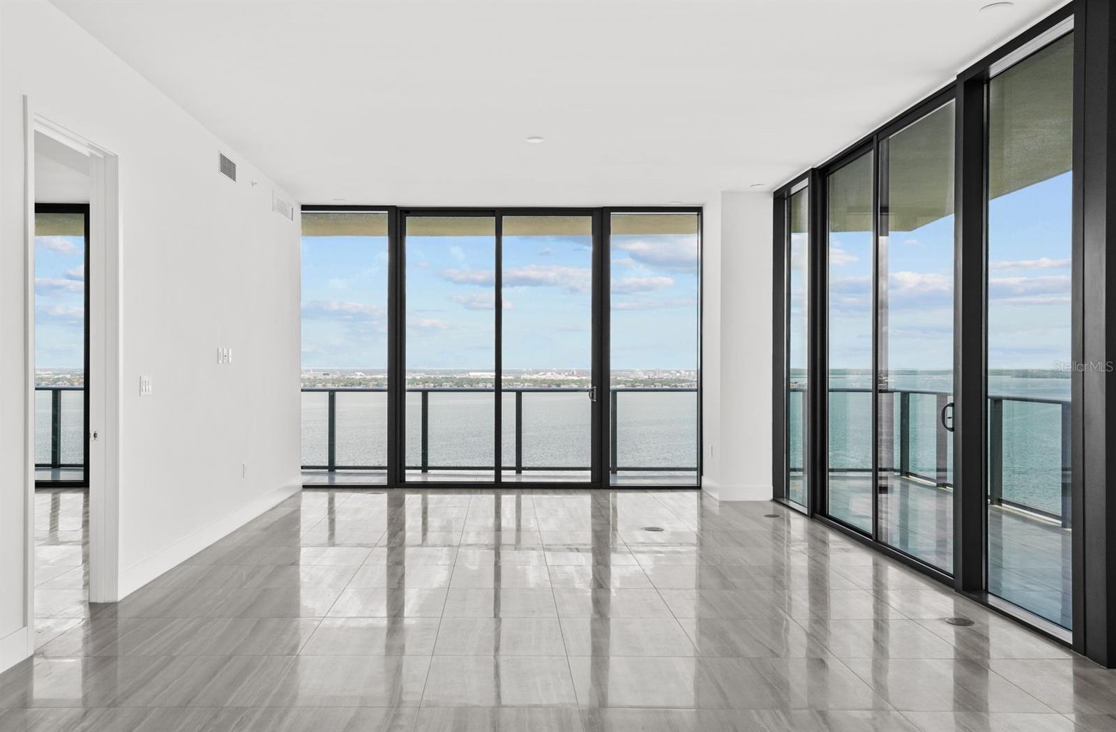 RITZ-CARLTON RESIDENCES - Residential Lease