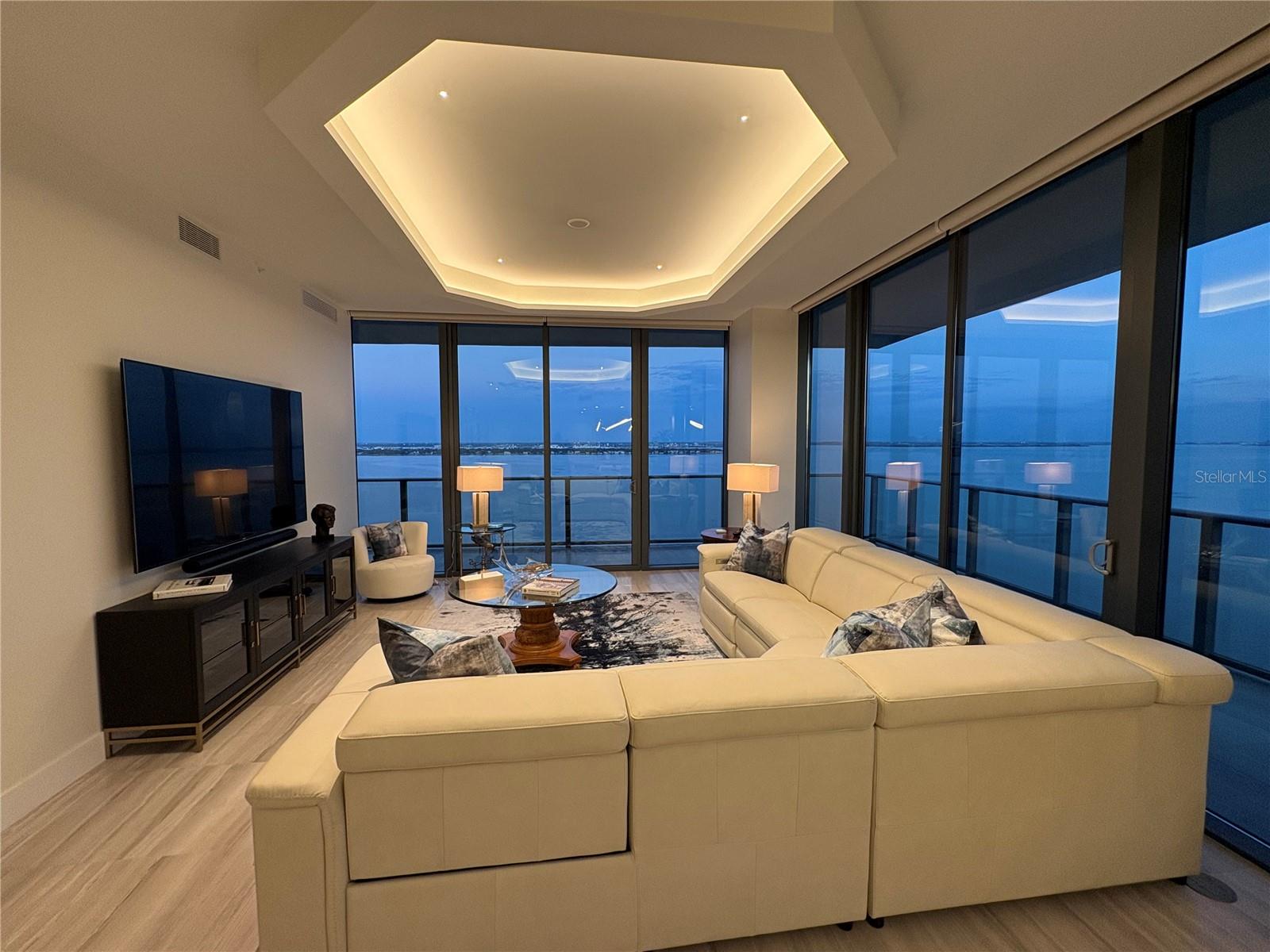RITZ-CARLTON RESIDENCES - Residential Lease