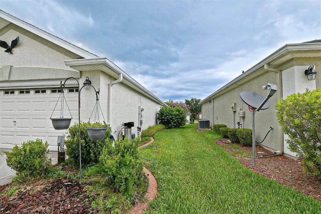 Photo of 11977 SE 91st Circle, Summerfield, FL 34491 (MLS # OM706021)