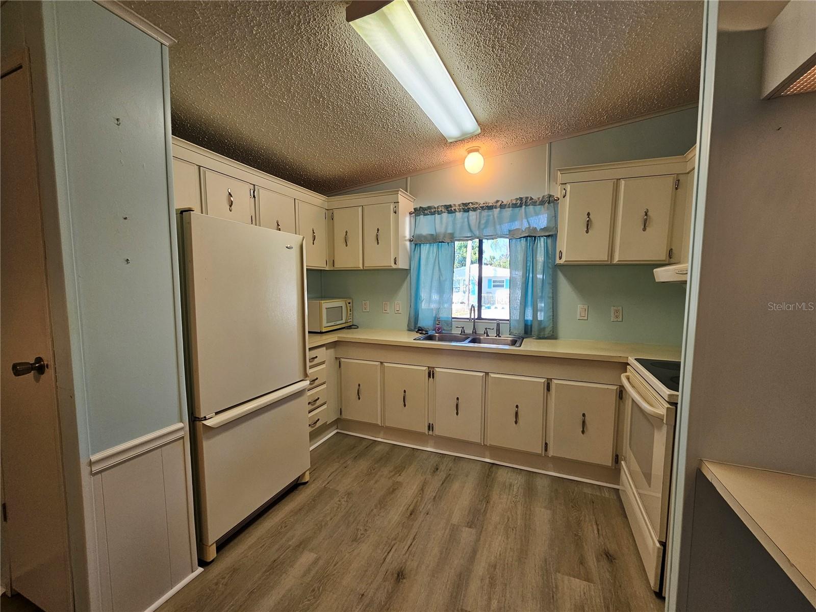 TERRA SIESTA MH CO-OP OR1352/1059 - Residential