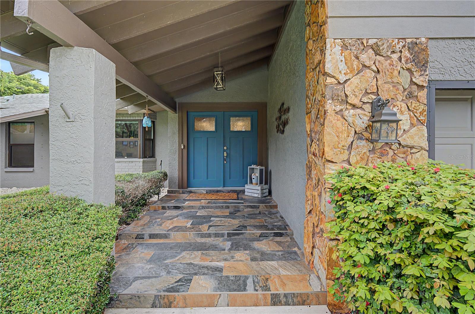 1706 AVOCA DRIVE