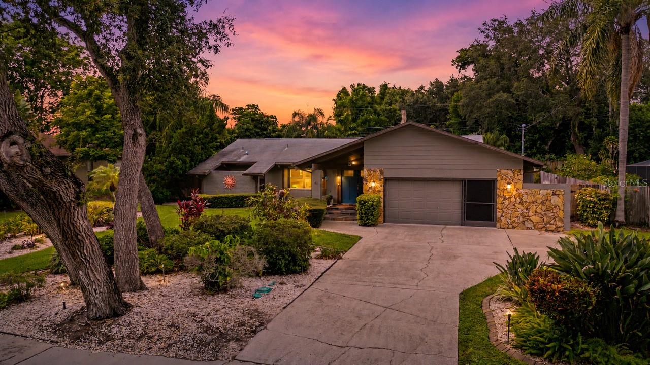 1706 AVOCA DRIVE