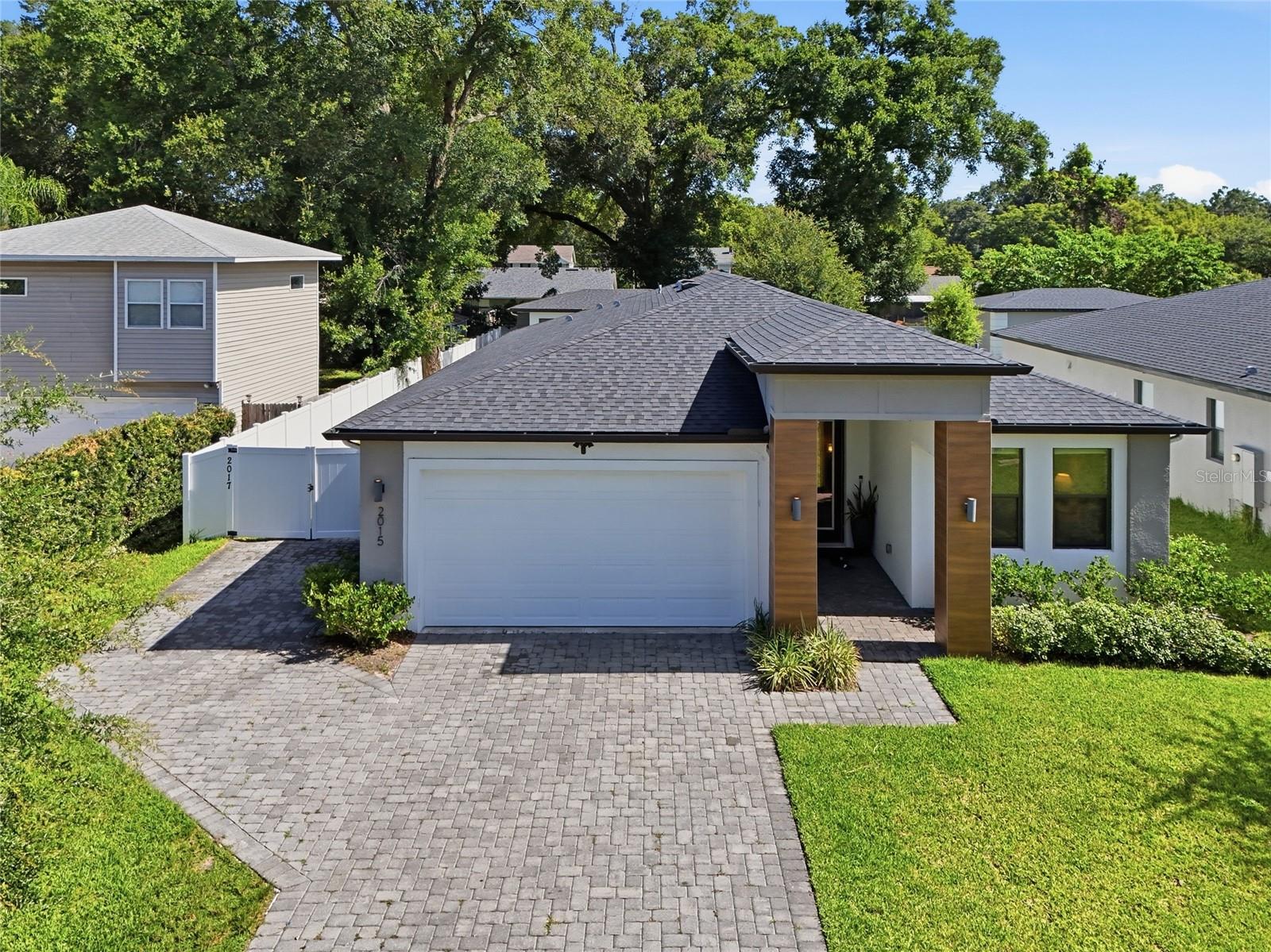 2015 E KALEY AVENUE