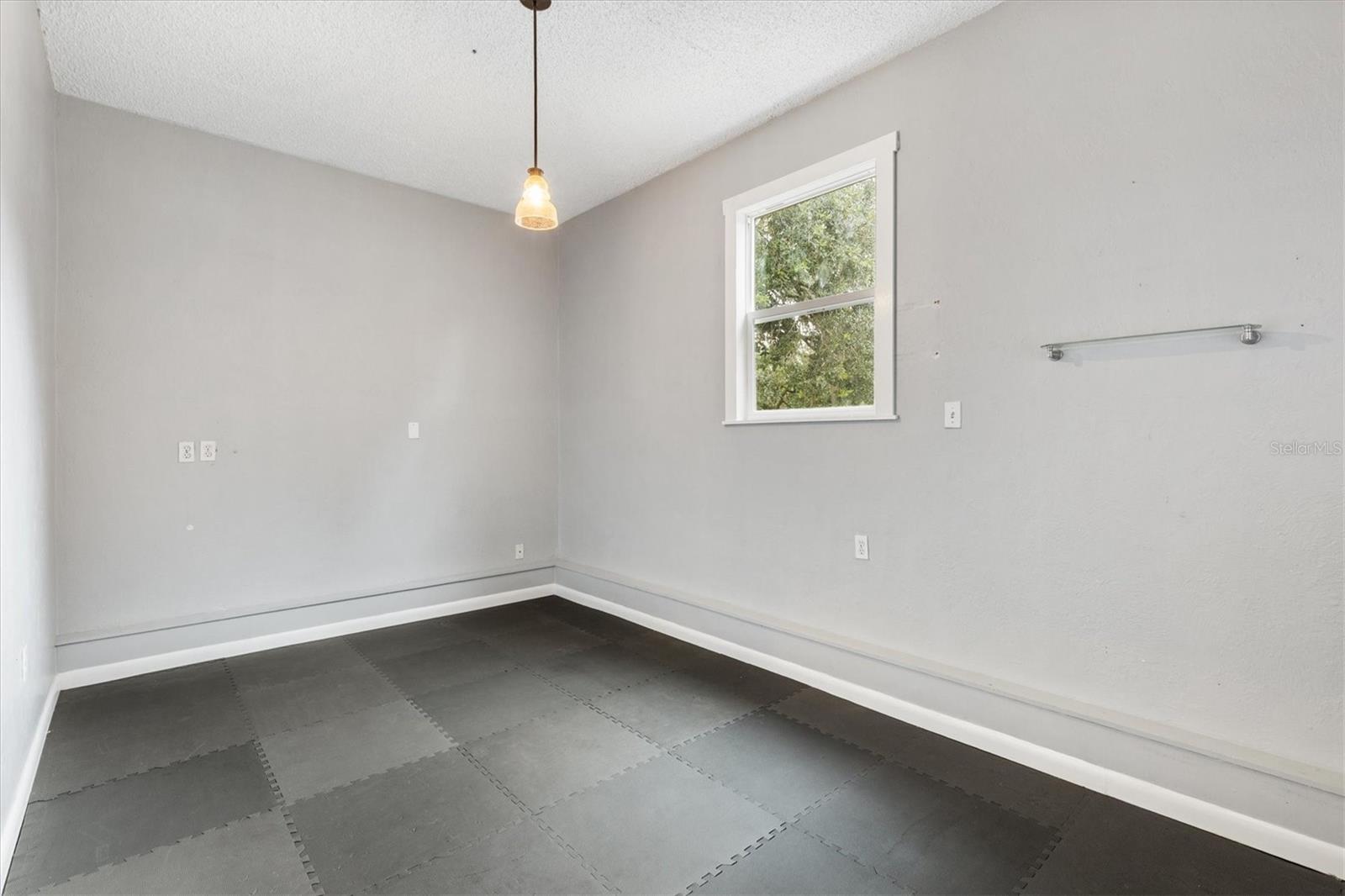 FRUITLAND PARK - Residential