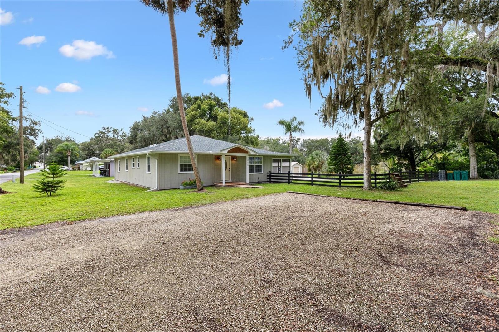 FRUITLAND PARK - Residential