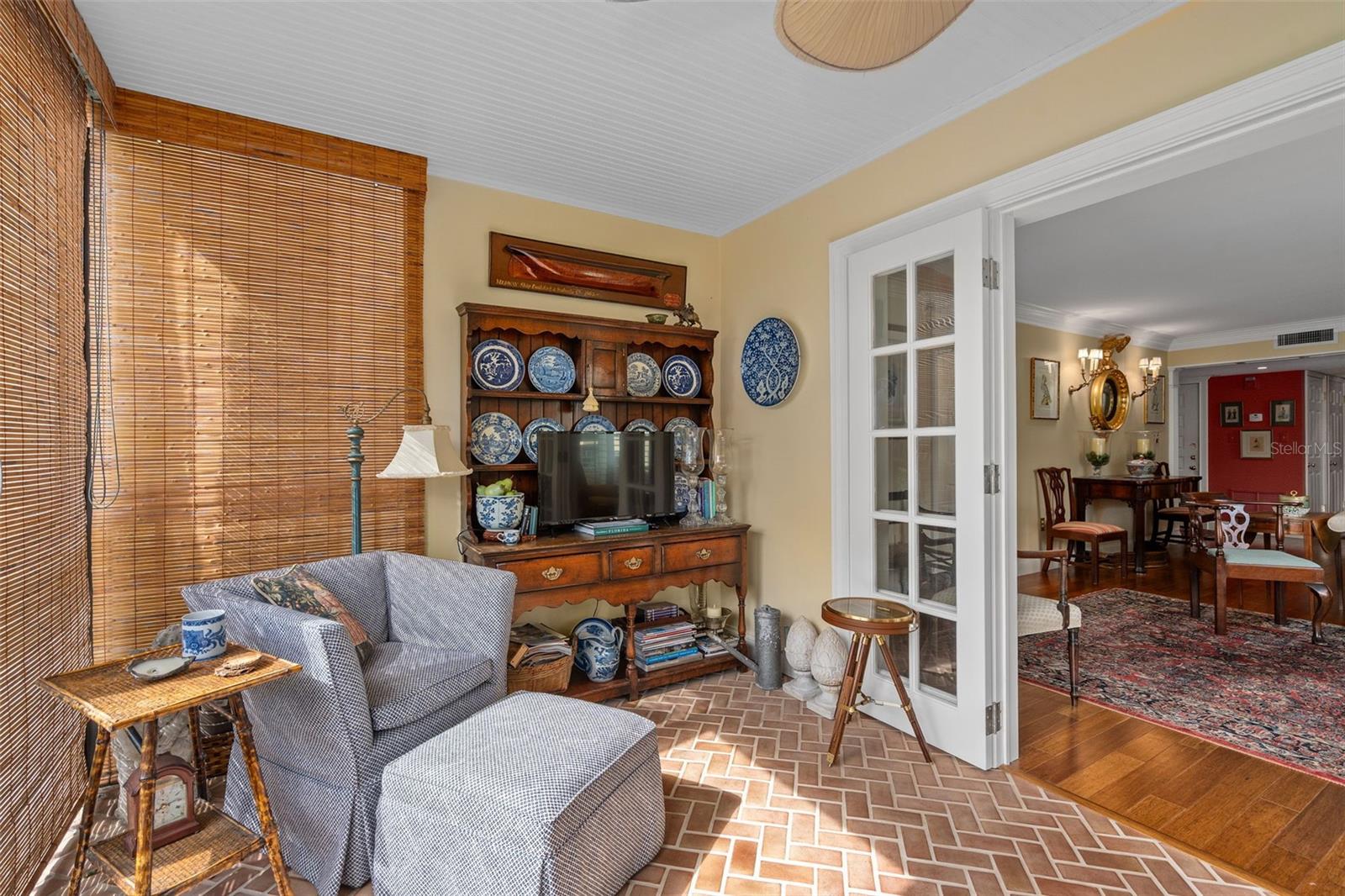 MOORINGS ON LAKE MAITLAND CONDO - Residential