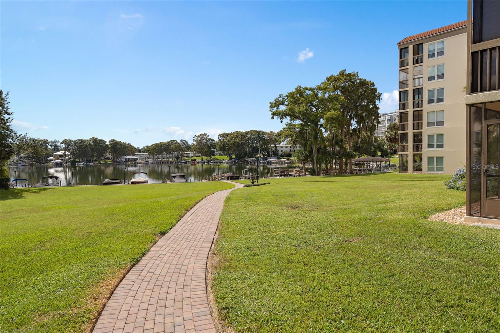 MOORINGS ON LAKE MAITLAND CONDO - Residential