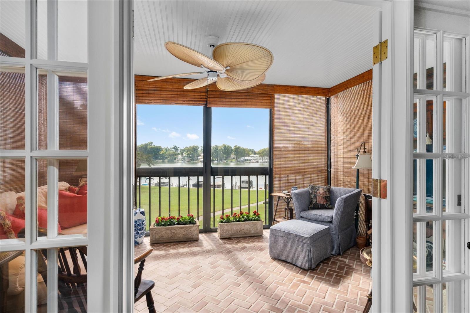 MOORINGS ON LAKE MAITLAND CONDO - Residential