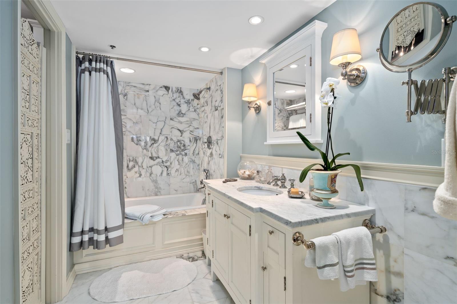 MOORINGS ON LAKE MAITLAND CONDO - Residential