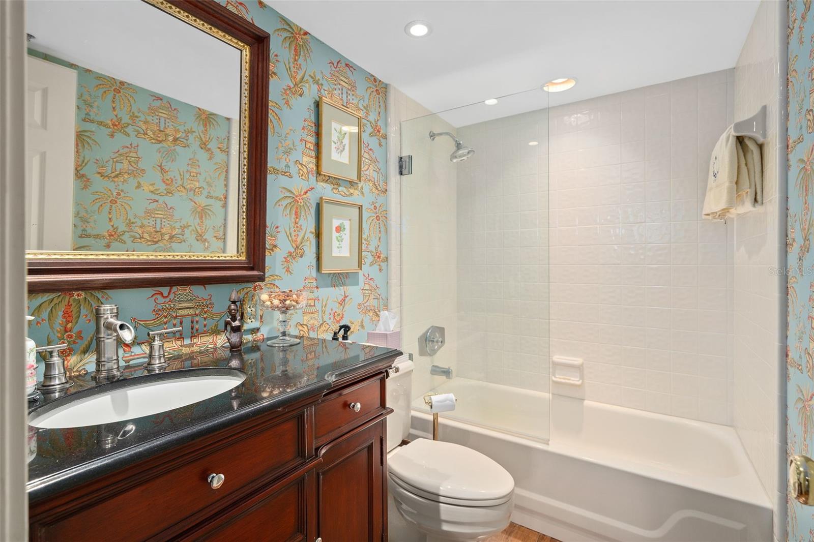 MOORINGS ON LAKE MAITLAND CONDO - Residential