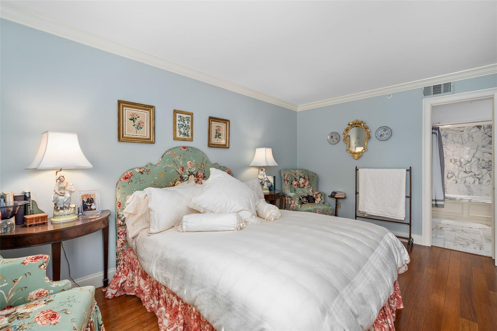 MOORINGS ON LAKE MAITLAND CONDO - Residential