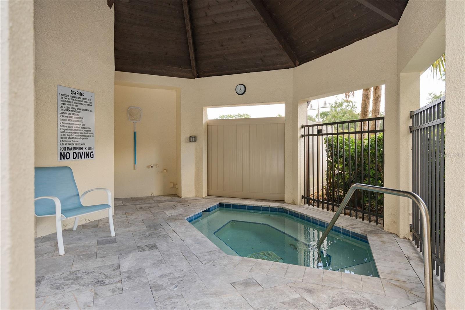 MOORINGS ON LAKE MAITLAND CONDO - Residential