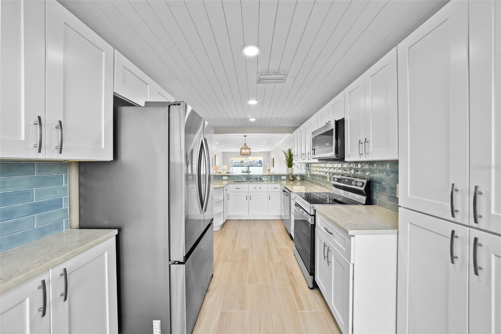 BOCA CIEGA POINT EAST - Residential