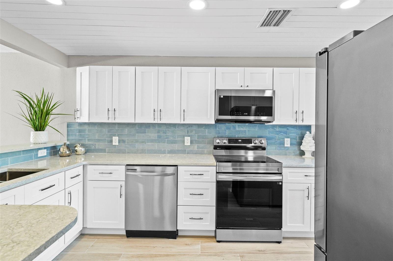 BOCA CIEGA POINT EAST - Residential