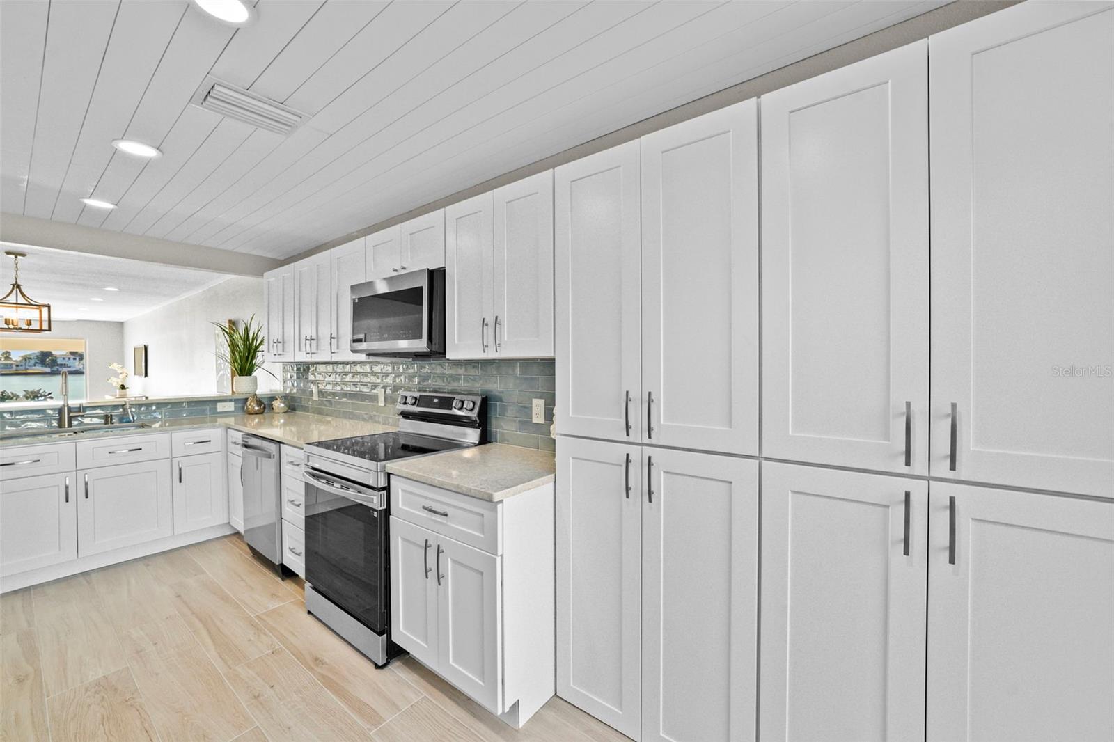 BOCA CIEGA POINT EAST - Residential