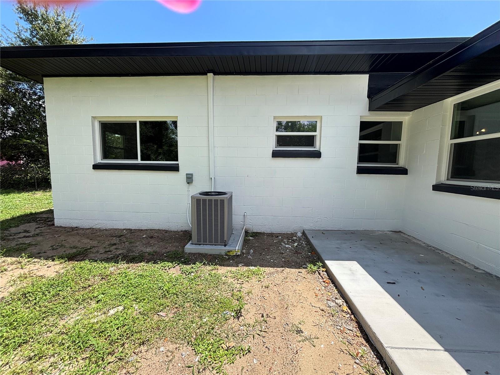 1041 ROSELLA LANE