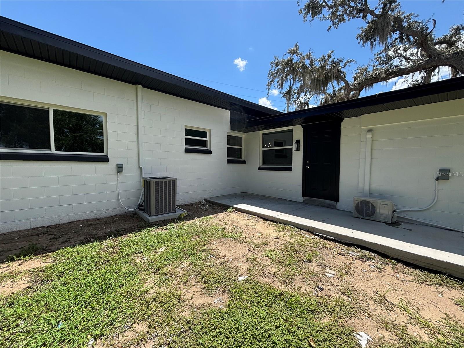 1041 ROSELLA LANE
