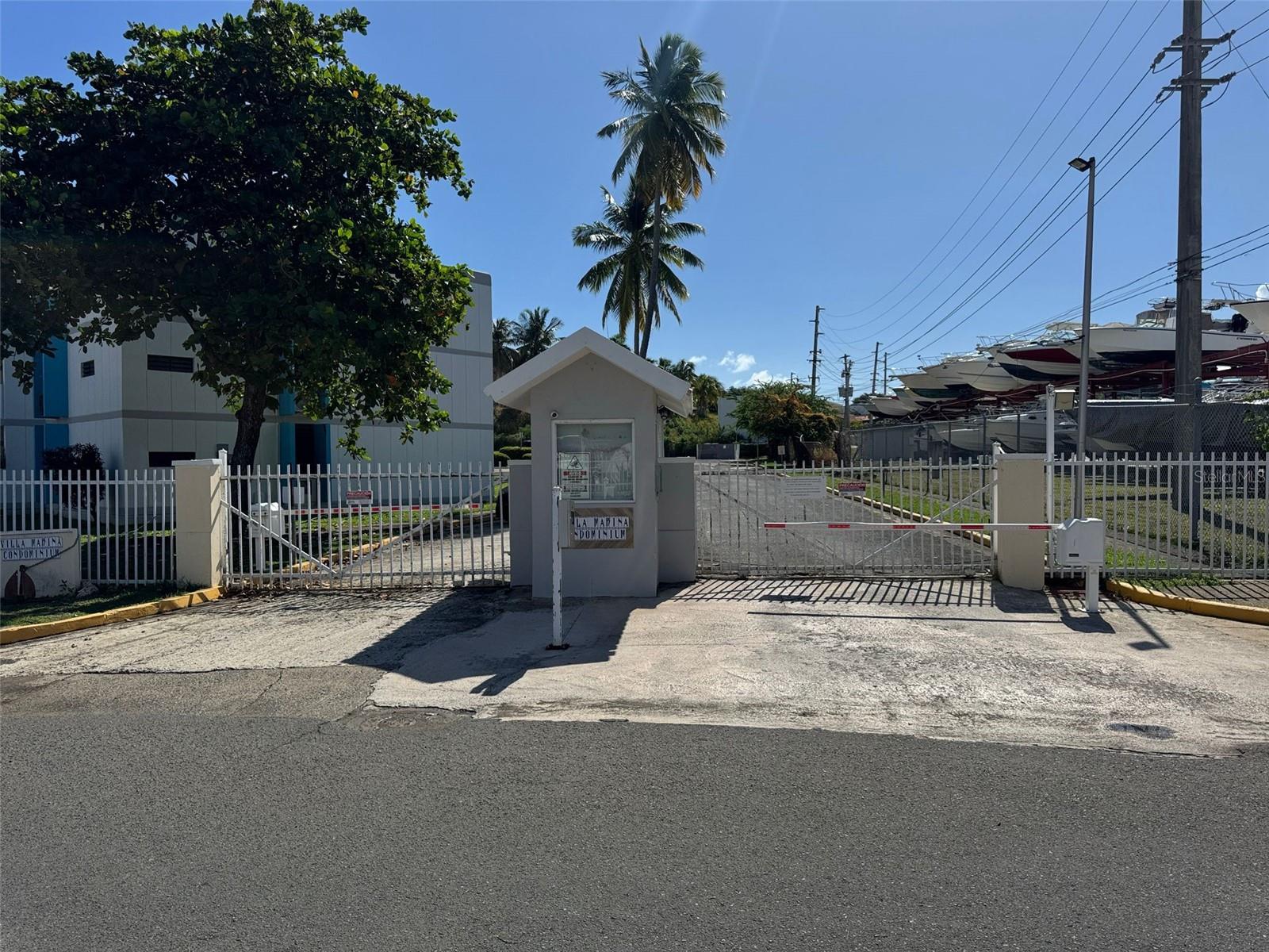 COND. VILLA MARINA - Residential