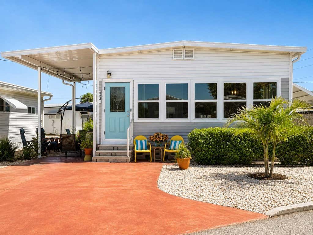 Photo of 6621 Marina Drive, Bradenton, FL 34207 (MLS # A4703517)