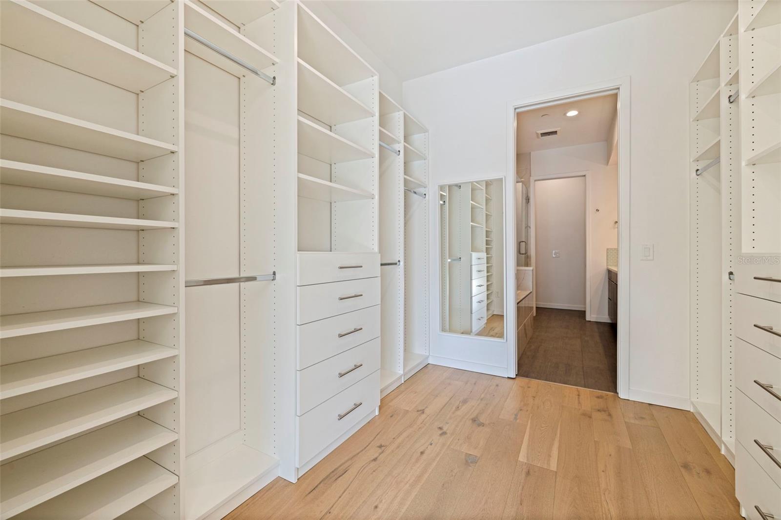 LIV 233 TWNHMS - Residential