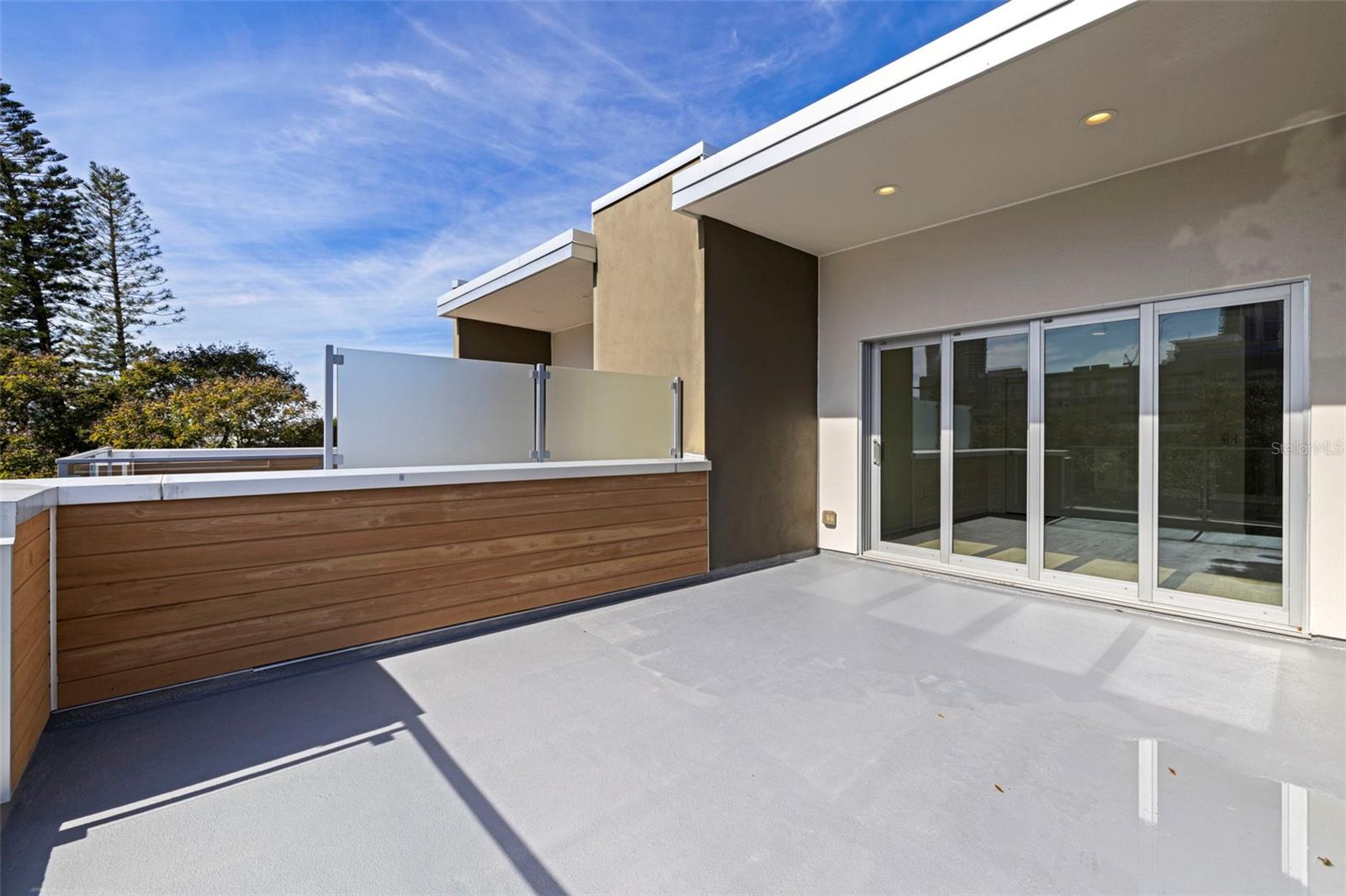 LIV 233 TWNHMS - Residential