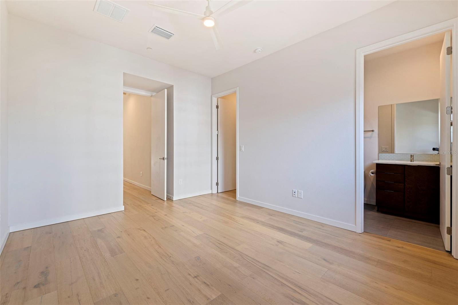 LIV 233 TWNHMS - Residential