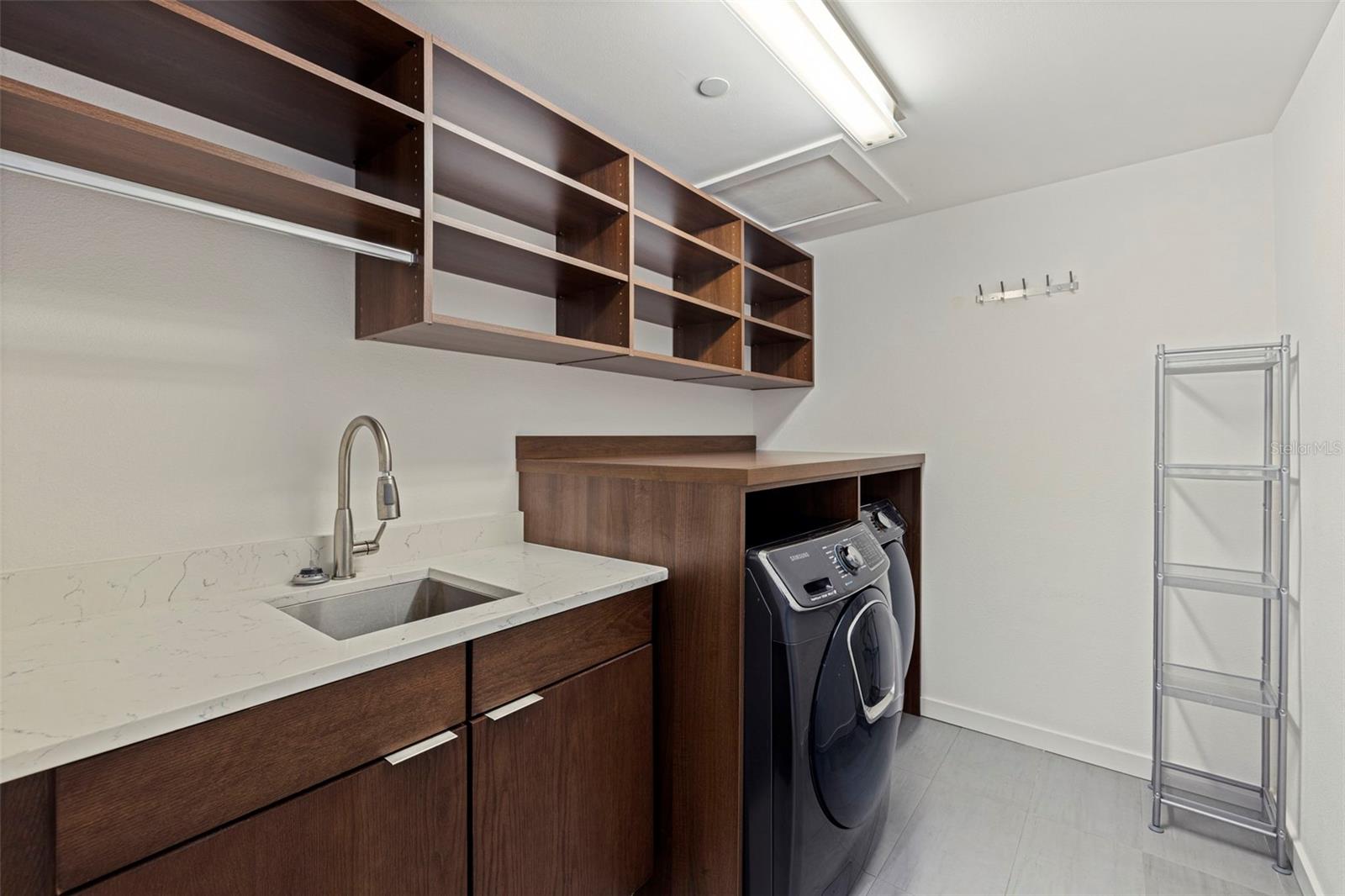 LIV 233 TWNHMS - Residential