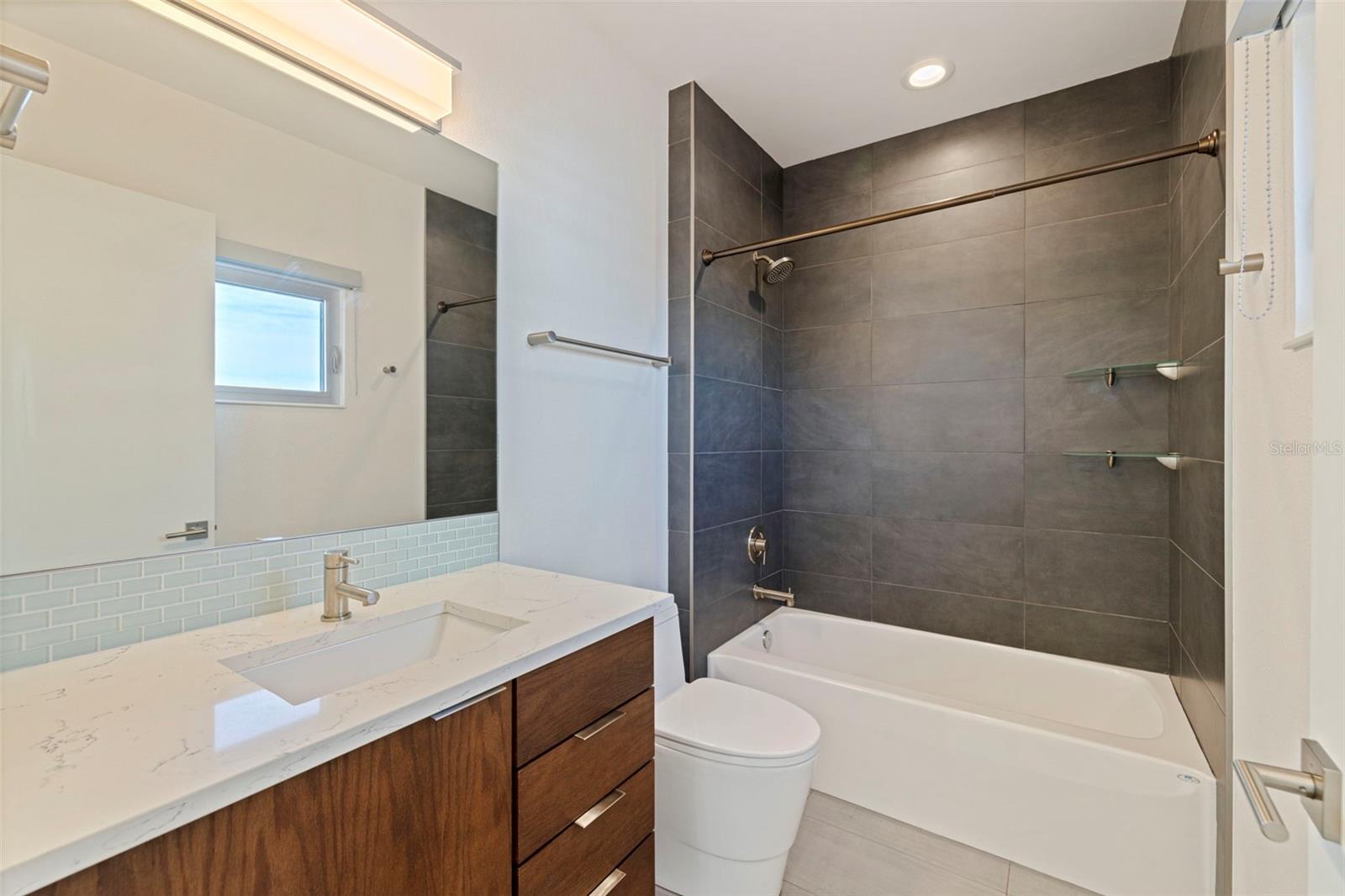 LIV 233 TWNHMS - Residential