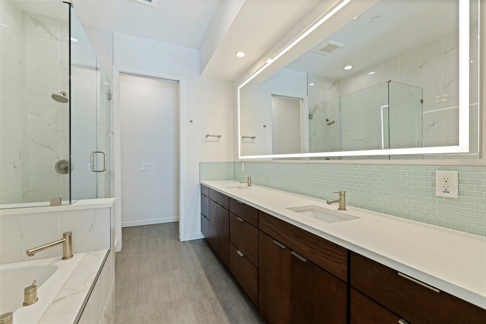 LIV 233 TWNHMS - Residential