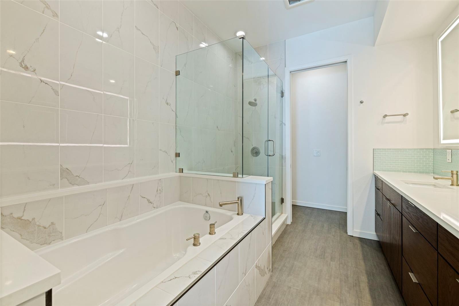 LIV 233 TWNHMS - Residential