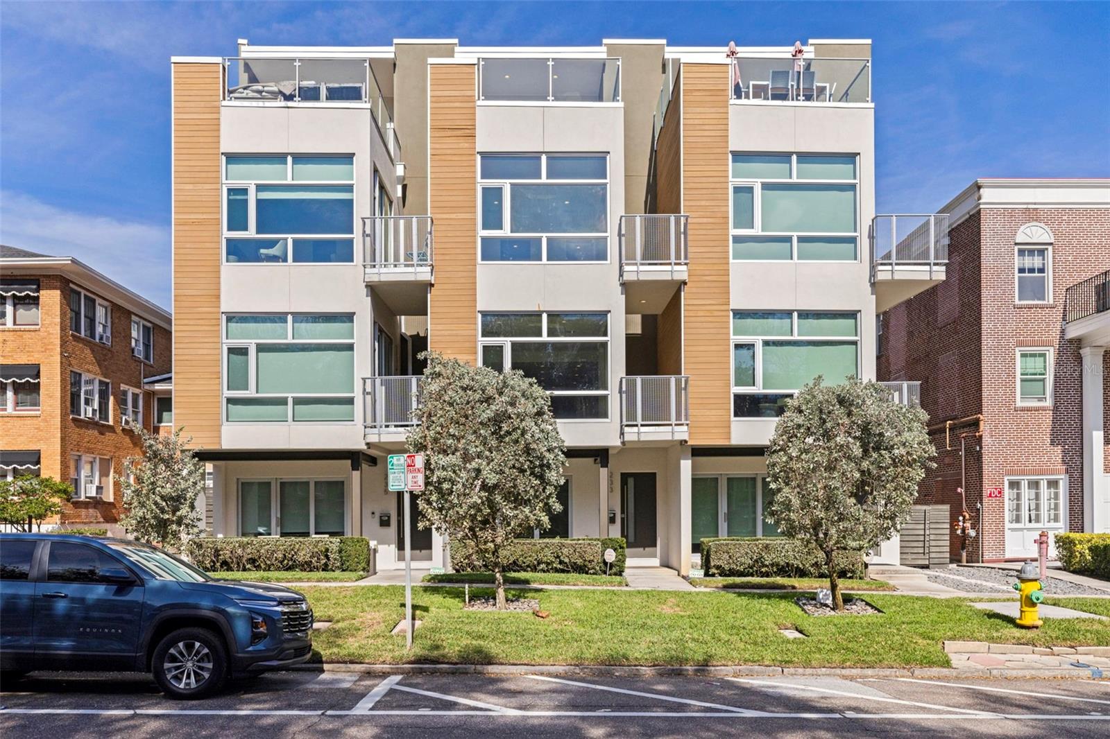 LIV 233 TWNHMS - Residential