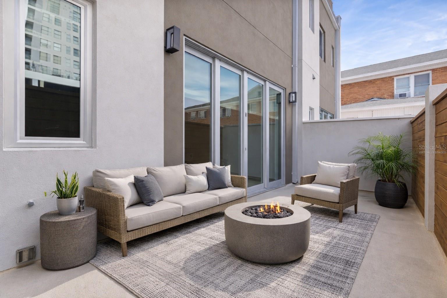 LIV 233 TWNHMS - Residential