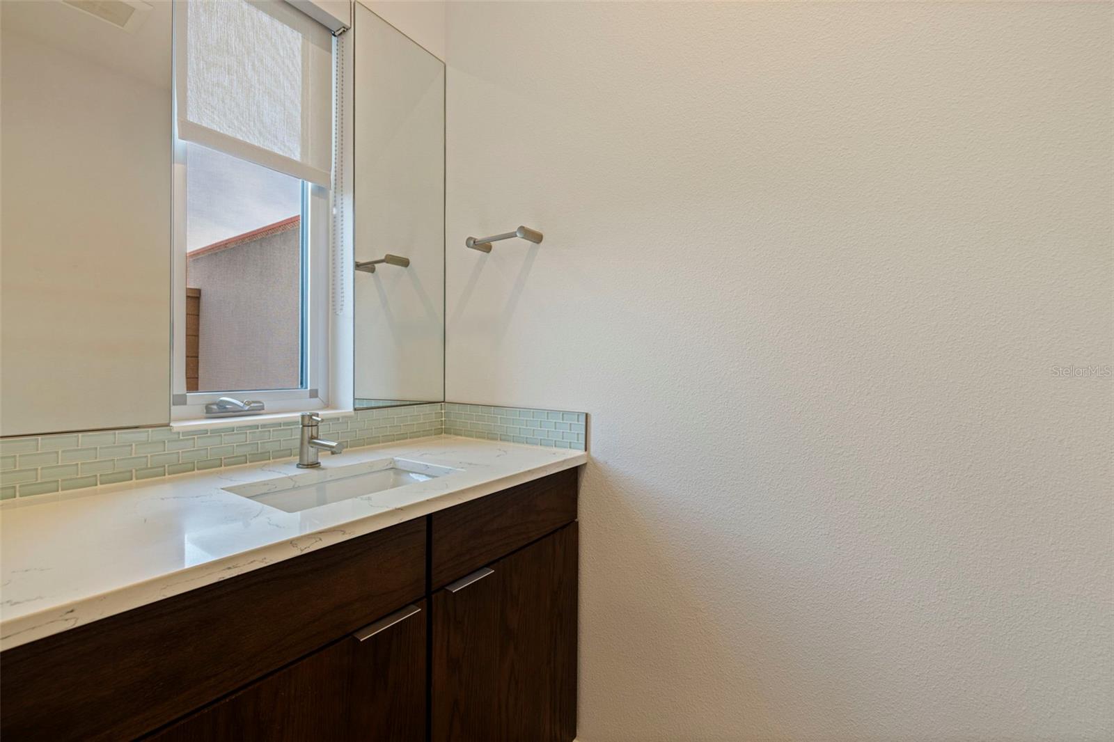 LIV 233 TWNHMS - Residential